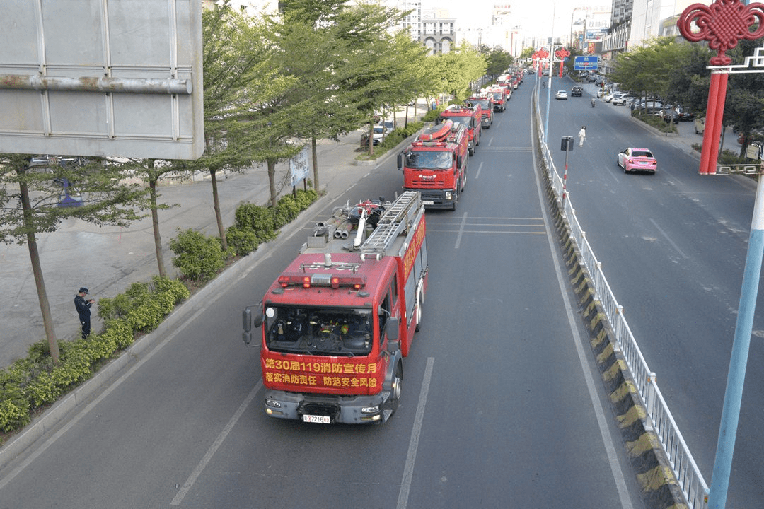 揭陽市開展消防車全城巡遊活動千餘名市民熱情報名參與