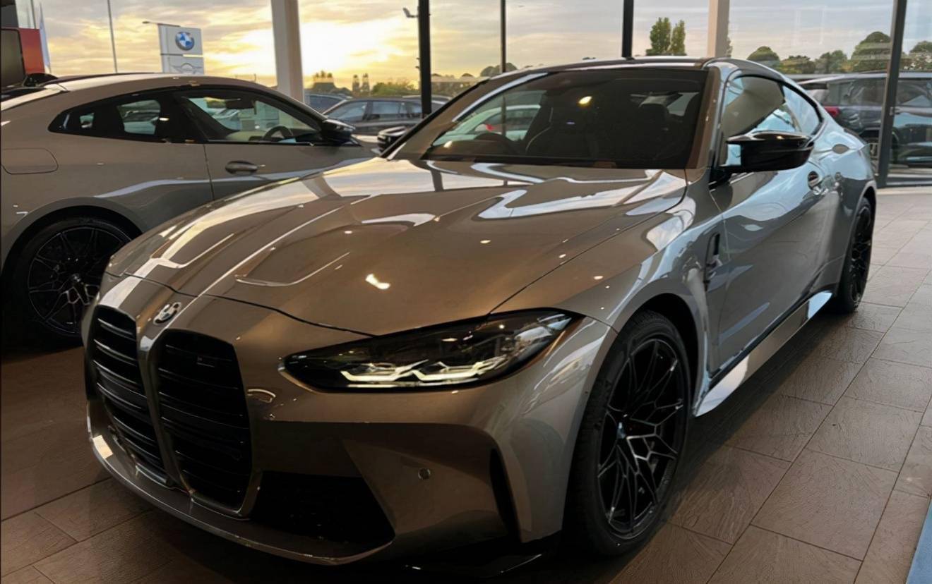 首批新款m4进店!激光大灯 后驱 3.0t,新造型比奥迪rs5还霸气