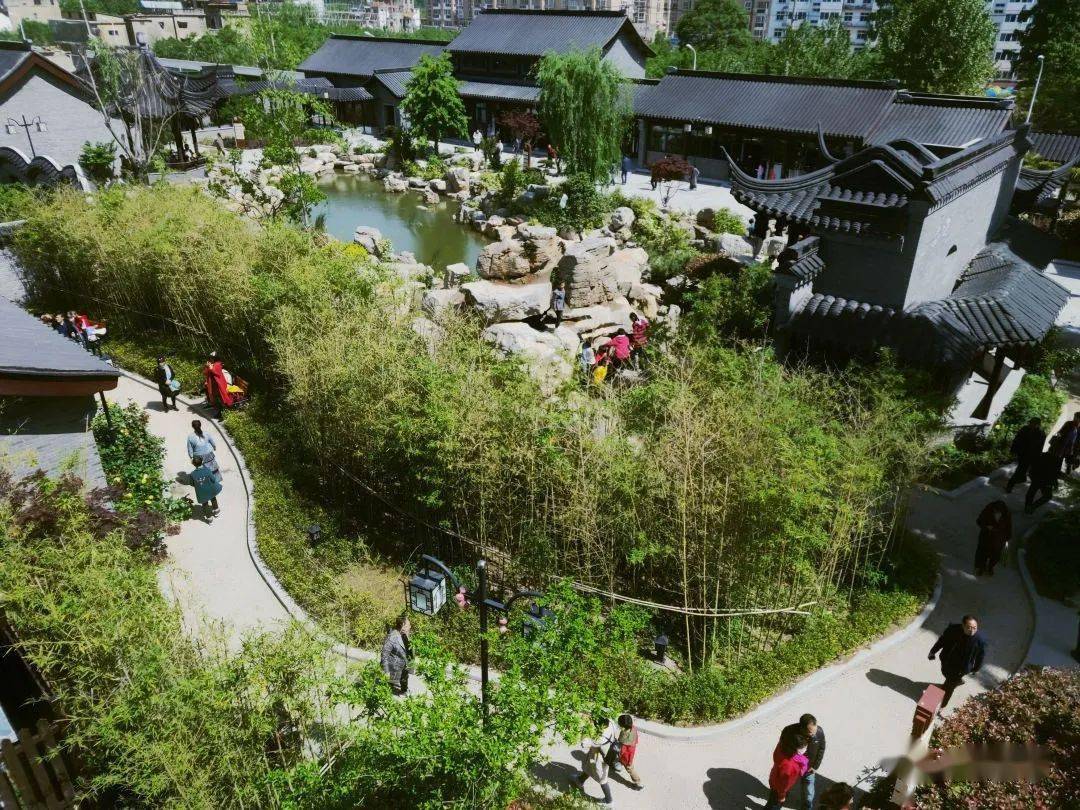 三名公园,八角楼四个部分构成由故居原貌,艺术展厅,吴印咸故居系原址