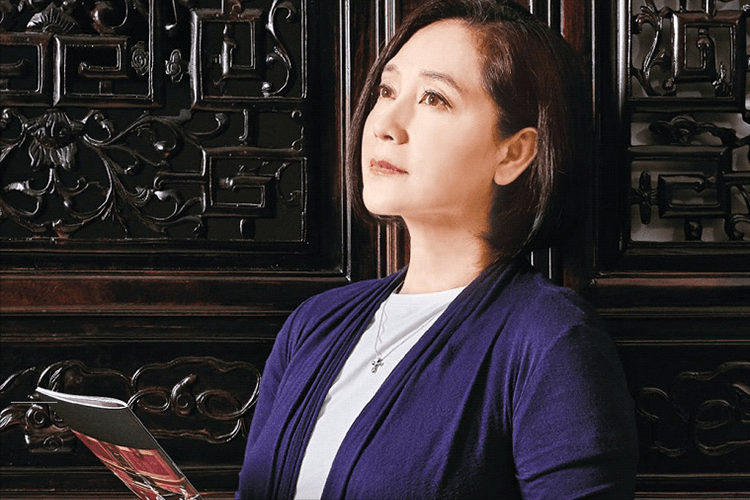 欧阳娜娜妈妈的"隐秘往事",和她爱了30多年的另一半_傅娟