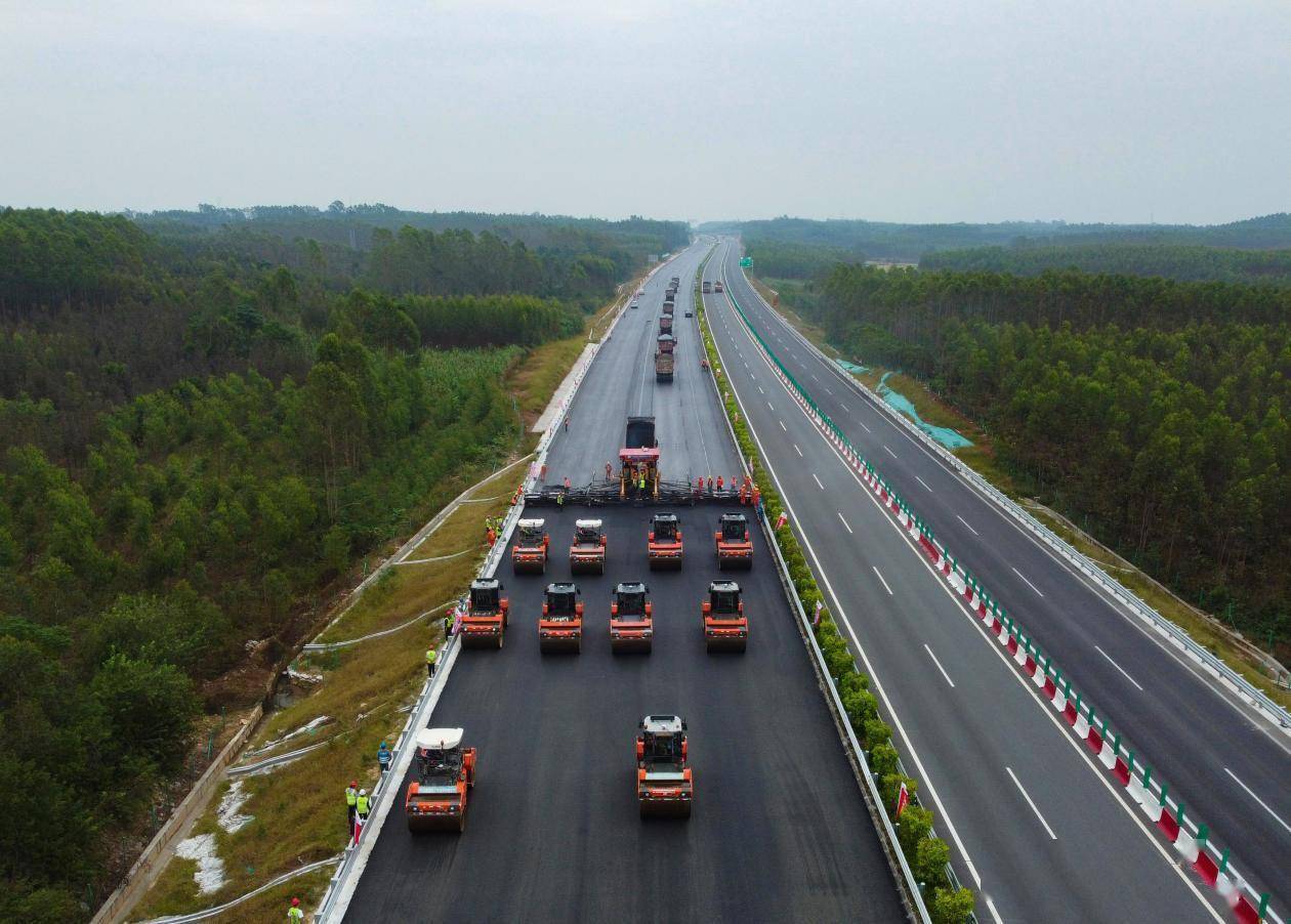 广西高速公路抢抓旱季施工黄金期 全区高速公路累计完成投资超1300亿
