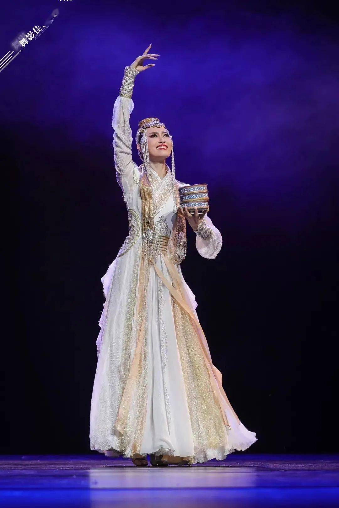 舞蹈作品欣赏系列中央民族大学舞蹈学院李美静蒙古族独舞敬