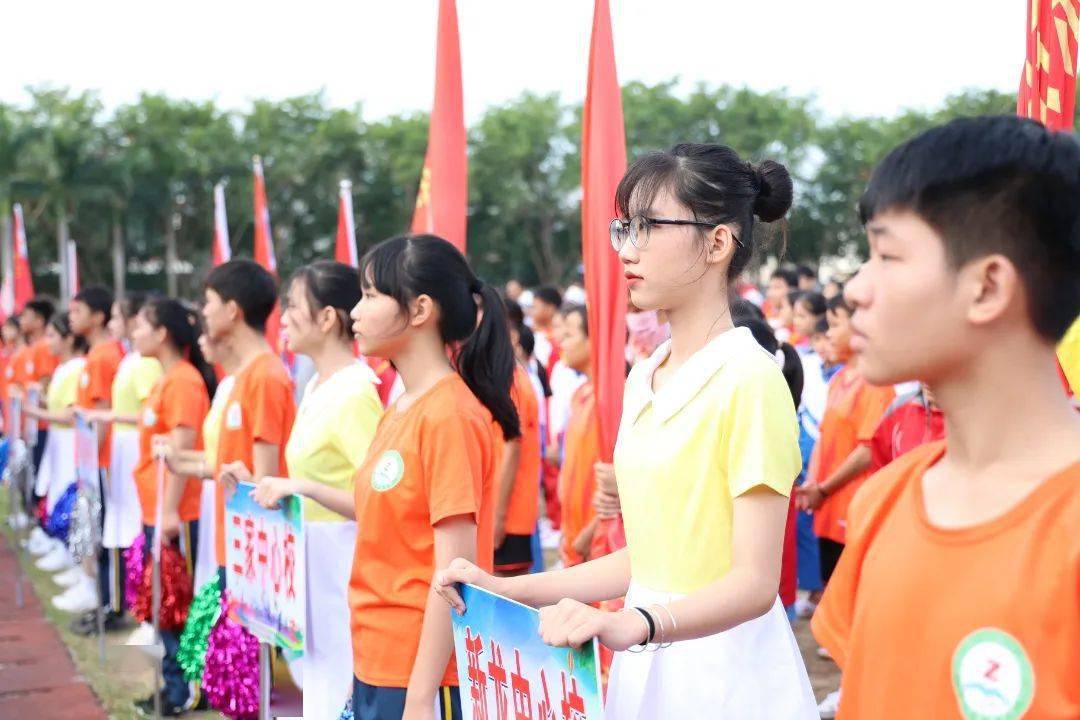 东方市民族中学开幕2021年东方市"椰牛杯"中小学生阳光体育大会11月11