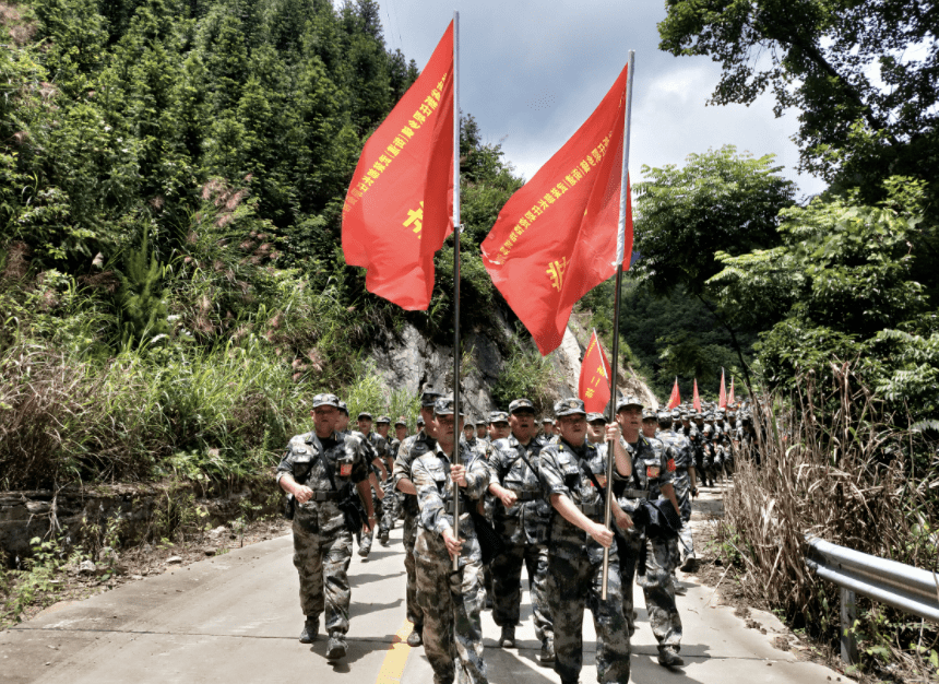 株洲市,天元区泰山路街道武装部长贺谌华深有感触地说:"退役士兵专武