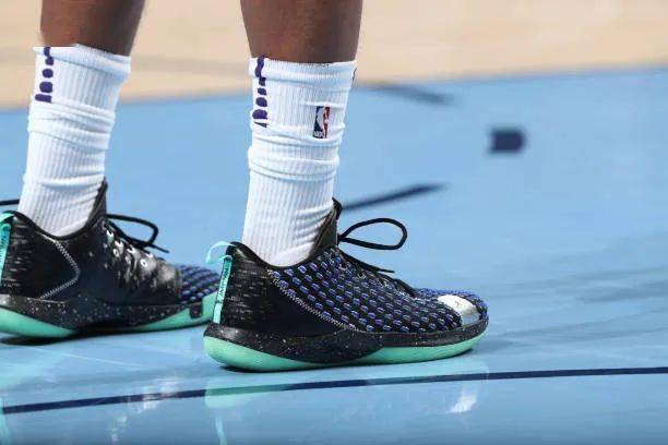 上脚图甜瓜上脚个人pe款库里上脚curry1mvp