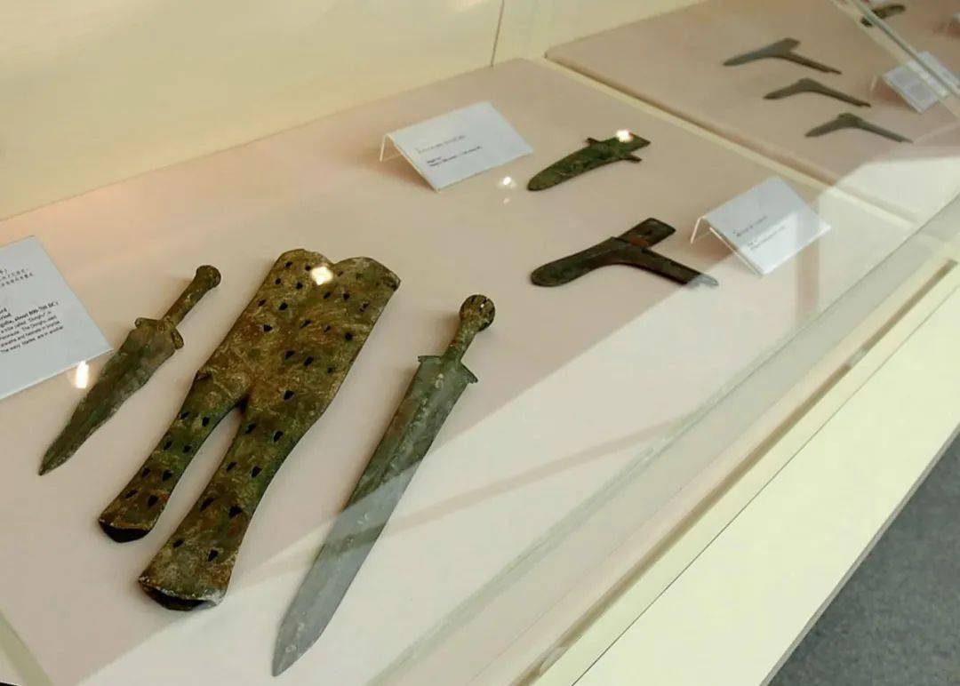 中国古代青铜兵器.新华社 发还有吴钩.