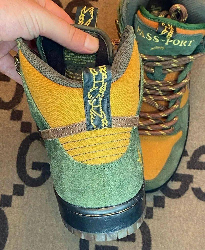 Nike 割韭菜配色 ！？新联名 Nike SB Dunk Hi 实物曝光！