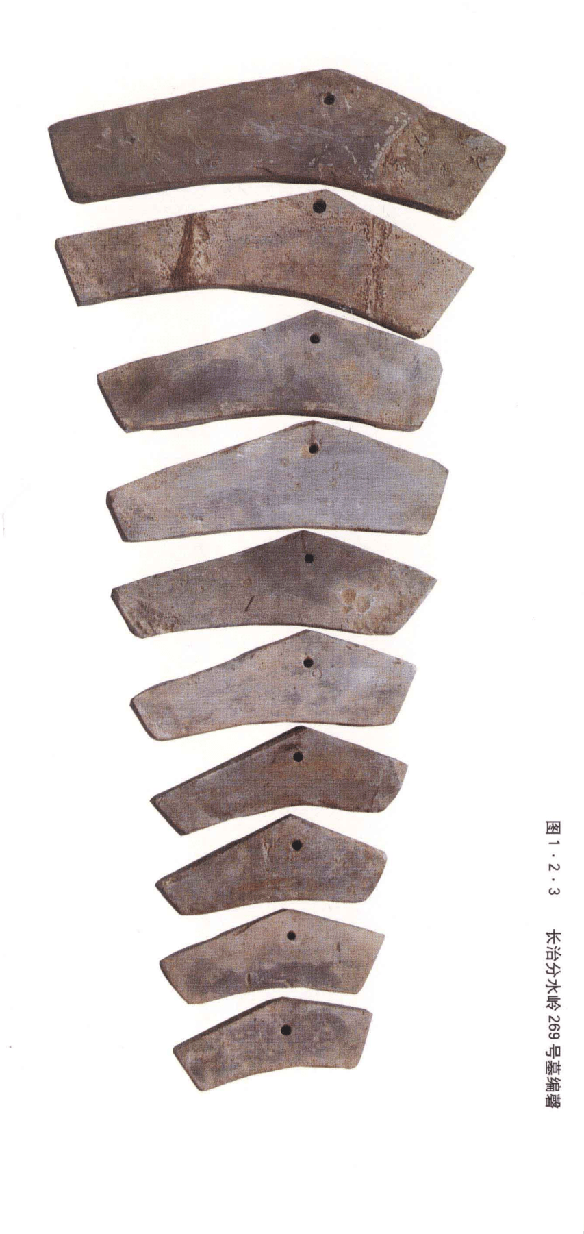 石磬共10件,编号m269 50~59,出土时分为两堆叠放,形状基本一致