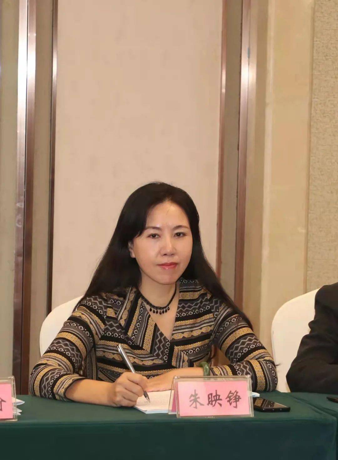 作者简介:朱映铮,女,中国作协会员,开江县文联副主席,开江文艺