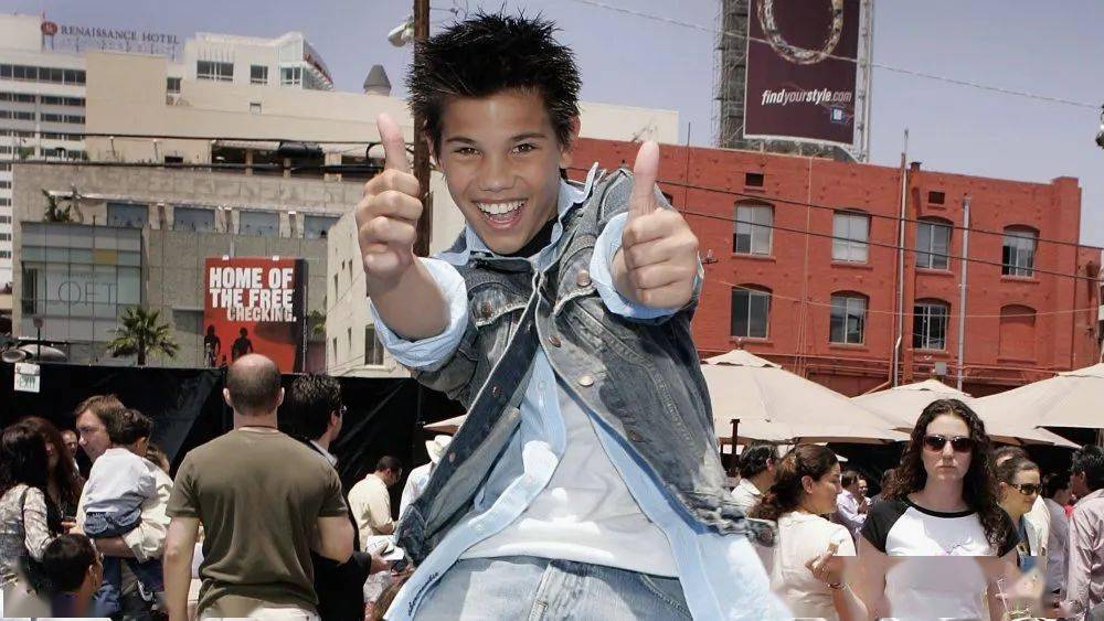 狼人泰勒洛特纳低调订婚暮光之城三主角他最落魄