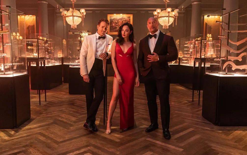 巨石|年度R级爽片！神奇女侠VS死侍和强森