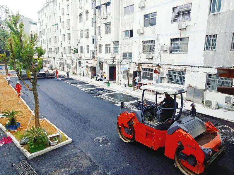 主城区胜利新村小区内道路改造施工现场据了解,在2021年老旧小区改造