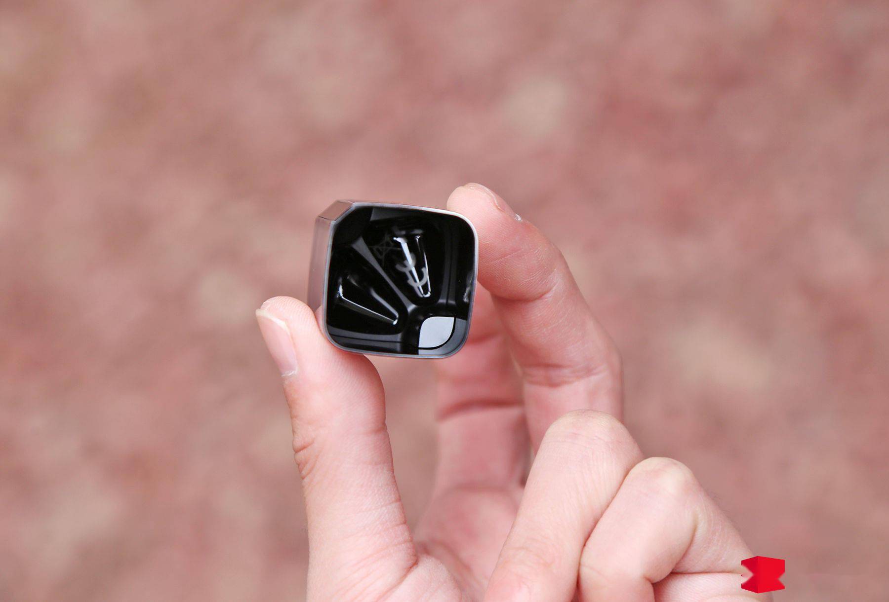 华为「口红耳机」体验：一支能主动降噪的「口红」，女孩子的时尚之选