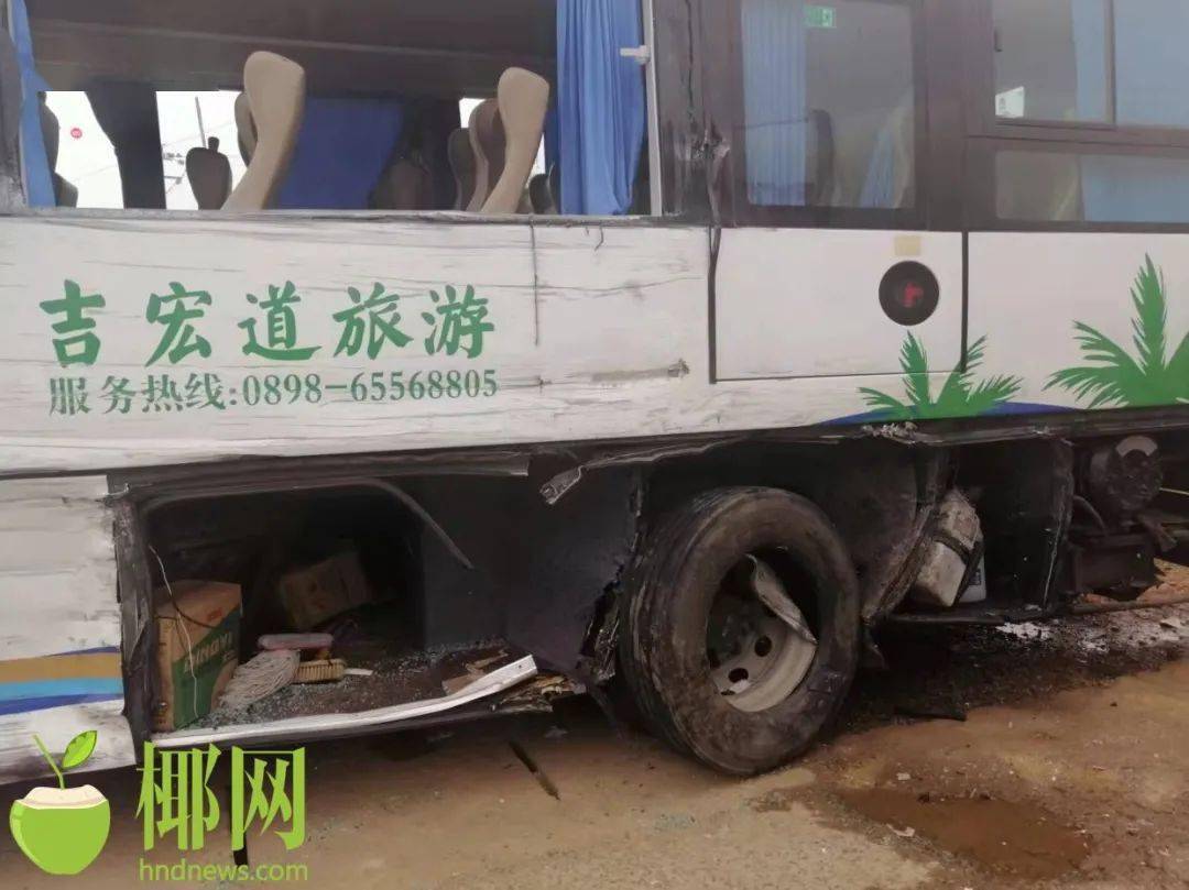 海南一水泥罐車與大巴相撞!車頭被撞毀變形!大巴載有多名乘客.