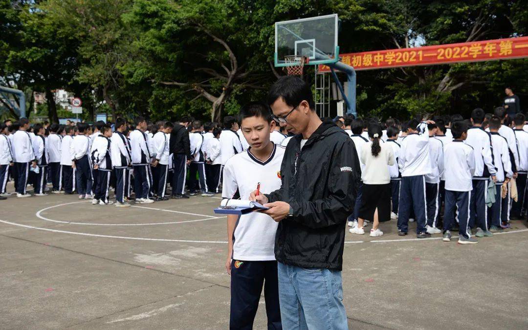 九江镇初级中学开展校园消防疏散演练活动