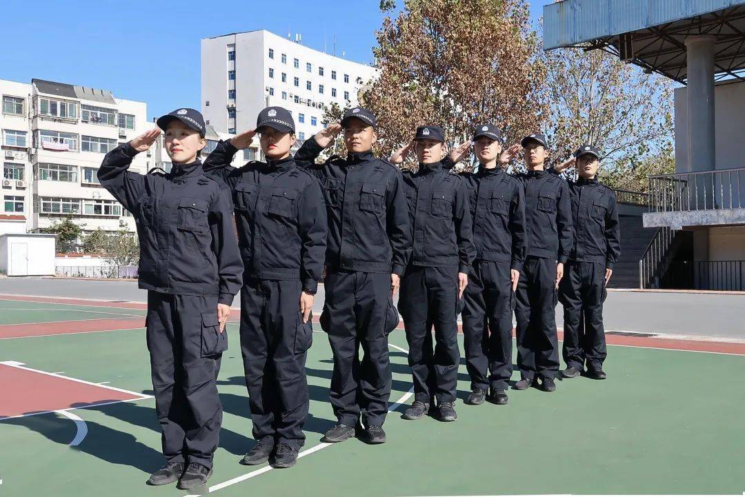 2022年新式警服样式图片