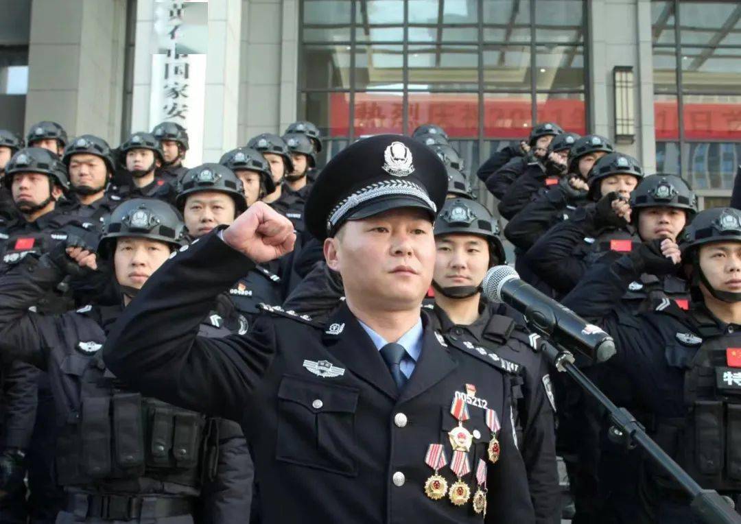 全国公安系统二级英雄模范黄石市公安局特警支队副支队长赵兵黄石作为