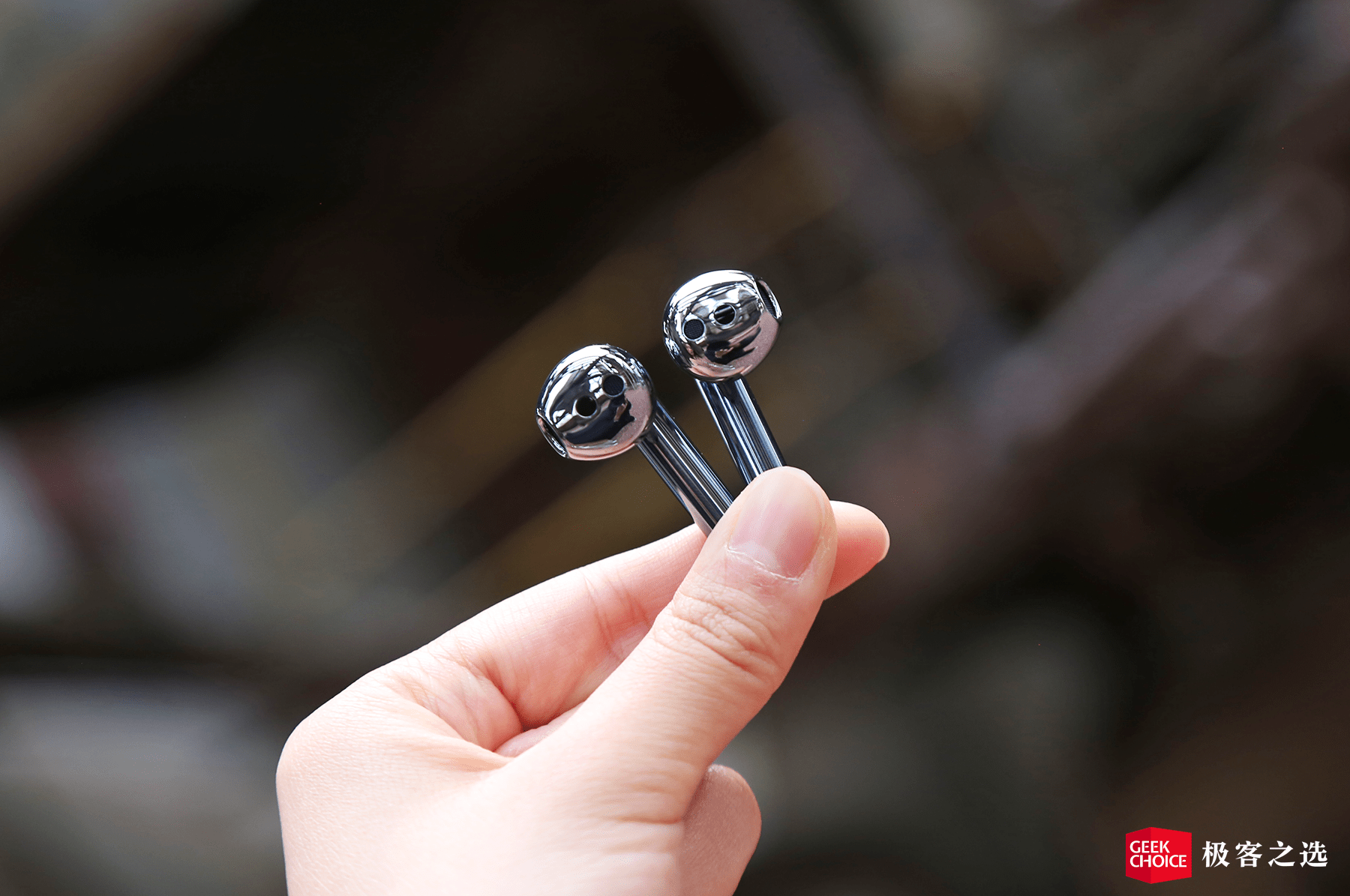 华为「口红耳机」体验：一支能主动降噪的「口红」，女孩子的时尚之选