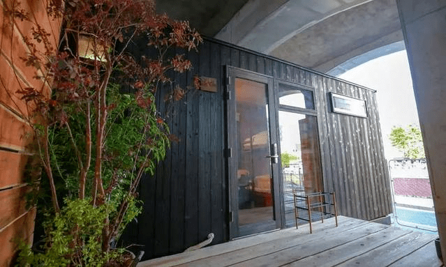 从灰色旮旯到点睛之笔,你注意不到的桥洞正在收割消费者的钱包