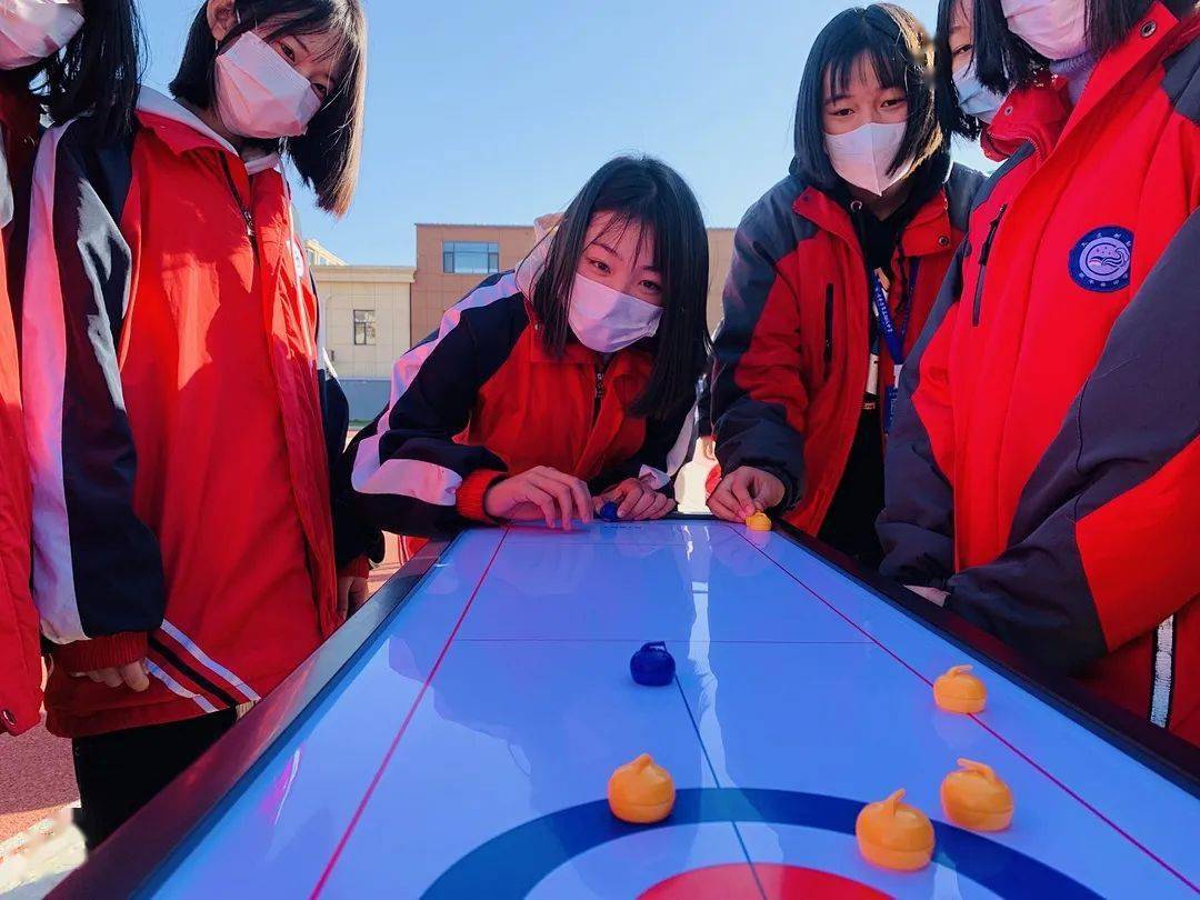 顺平三中体验冰雪运动筑梦冰雪校园