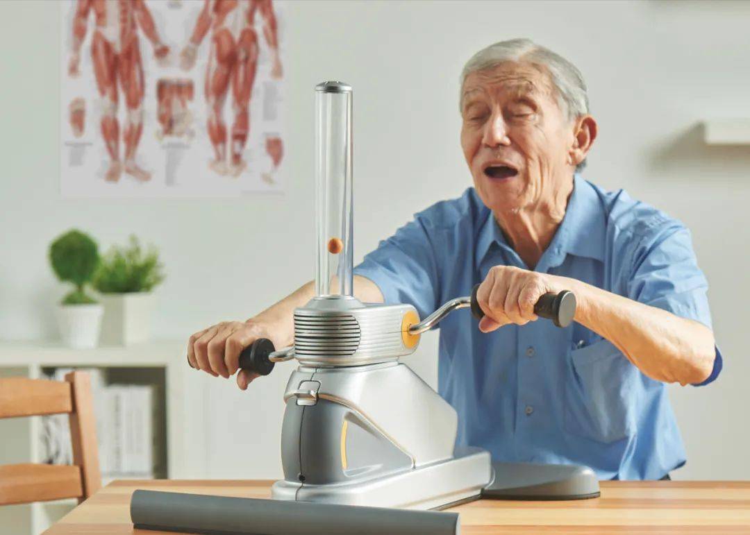 勾拉带追踪器的衣夹、拐杖带爪子能勾拉万物，这些“新玩意”，你注意到了吗？