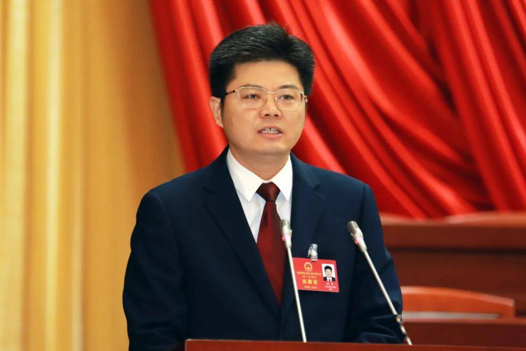 松滋市七届人大一次会议启幕