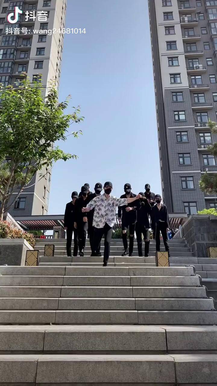 跑太快了差点行大礼上蔡县0396男团艾特出你的老公艾特你的小姐妹