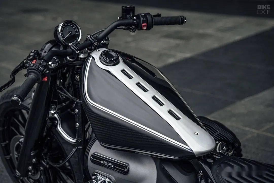 全身黑化的bmwr18每日一车