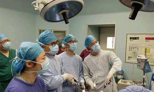 女子|荸荠竟然不能生吃？90后女子竟因此切掉了...