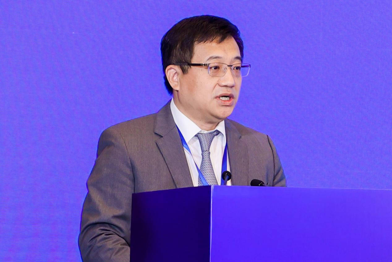 中远海运散货运输有限公司董事长顾劲松在本次论坛主旨演讲环节,中远