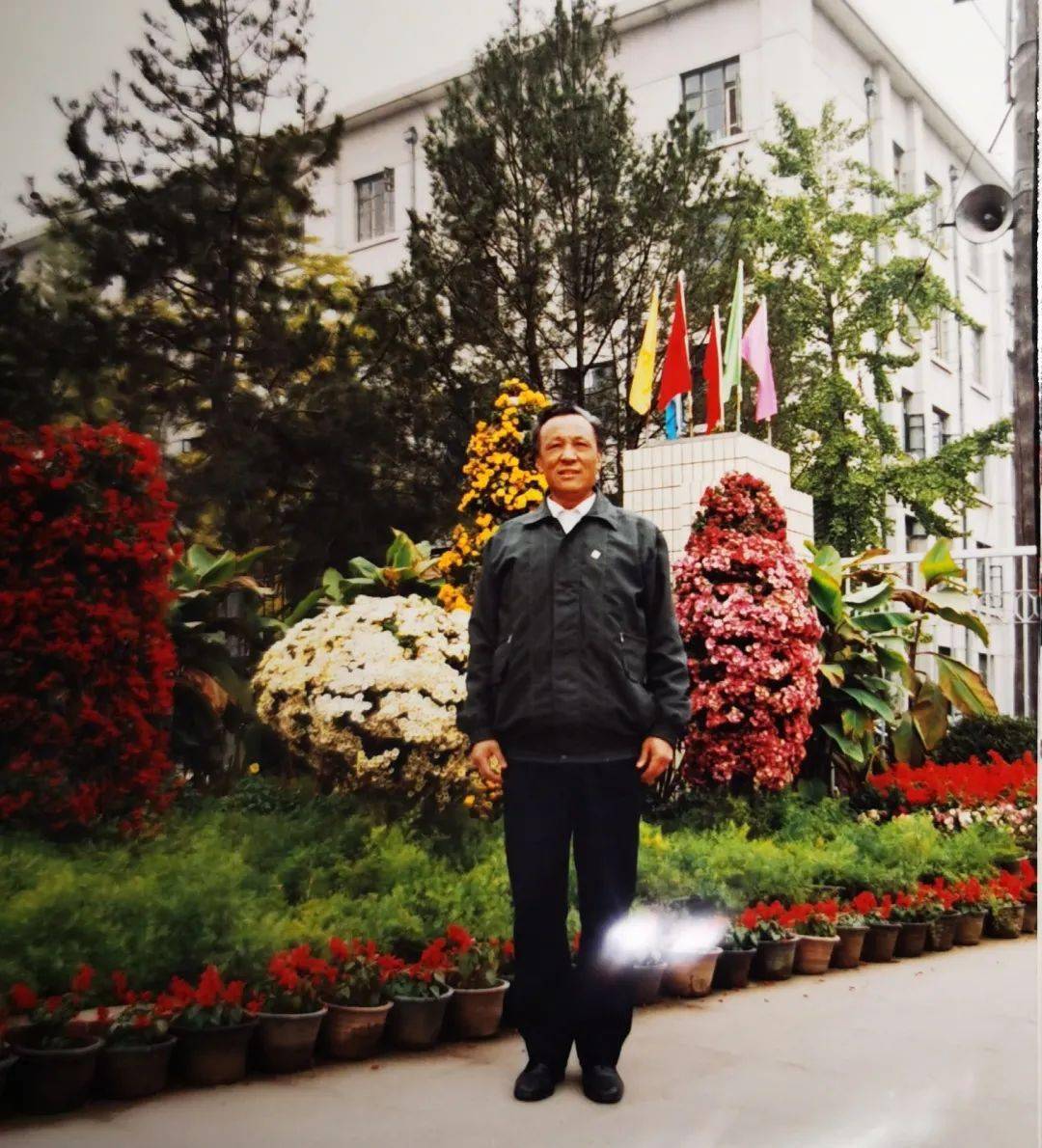 似水年华丨李连举:两袖清风入园来,一片赤心向党开_经济管理学院