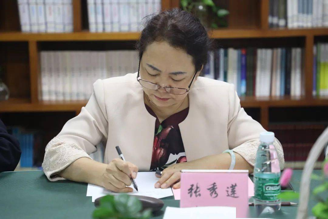 课题总负责人马春秀副校长分别从课题研究问题与意义,研究过程与方法