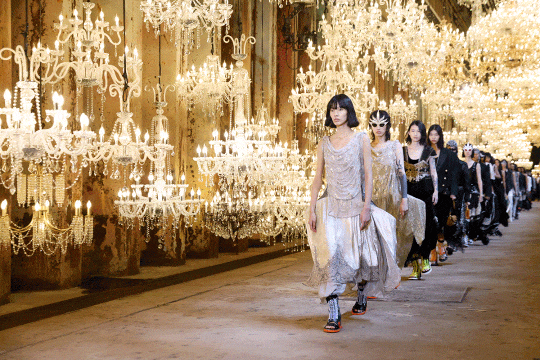 lv上海秀场万光辉闪水晶璀璨