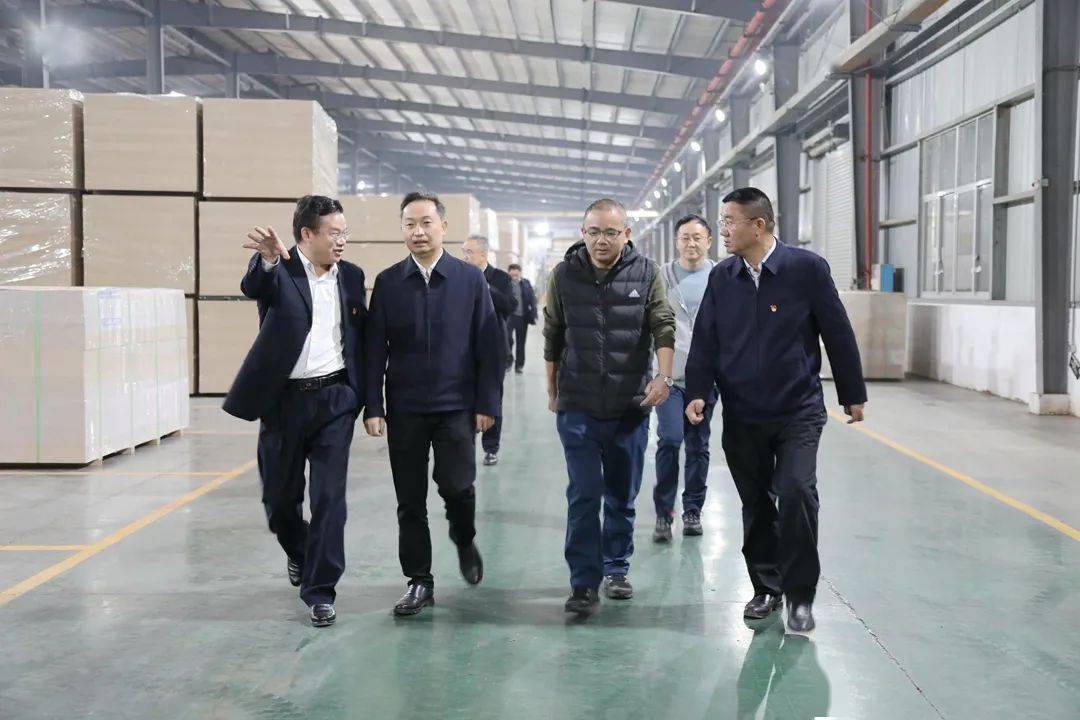 11月17日,市委副书记,代市长吴巨培到安仁调研经济社会发展情况,寄语