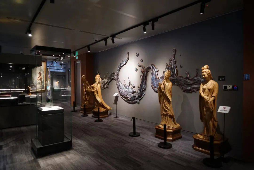 上海寶庫匠心博物館收藏300件藝術作品,品類涵蓋陶瓷,唐卡,雕刻,琉璃