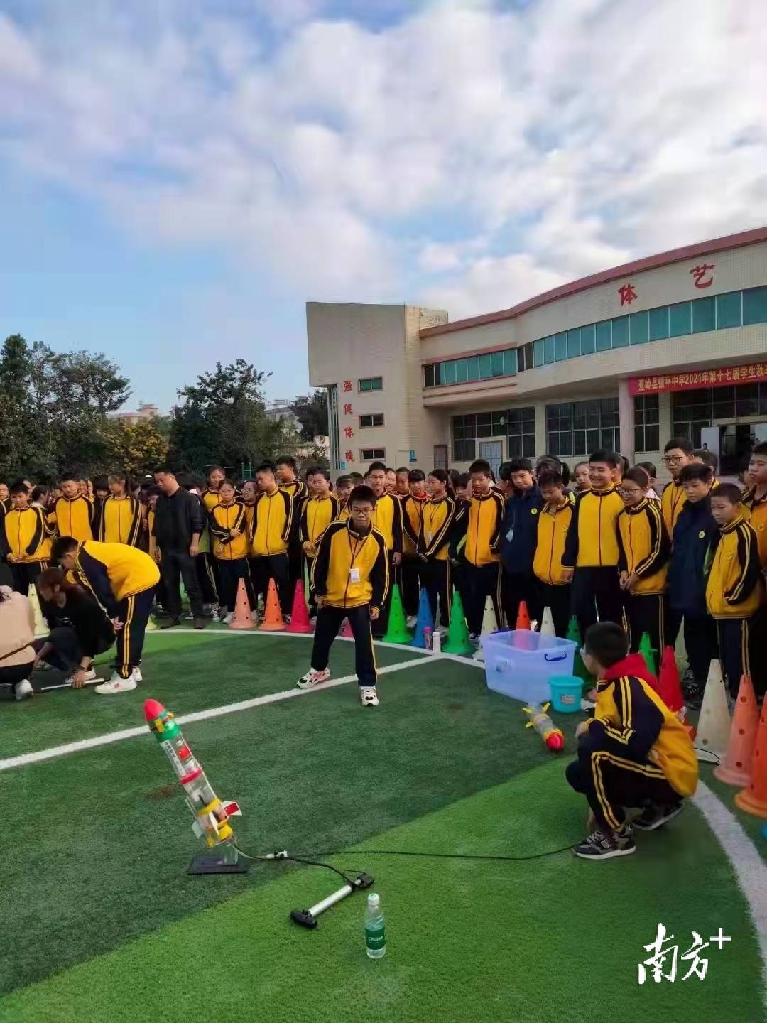 探索科学筑梦未来蕉岭县镇平中学举行科普研学活动