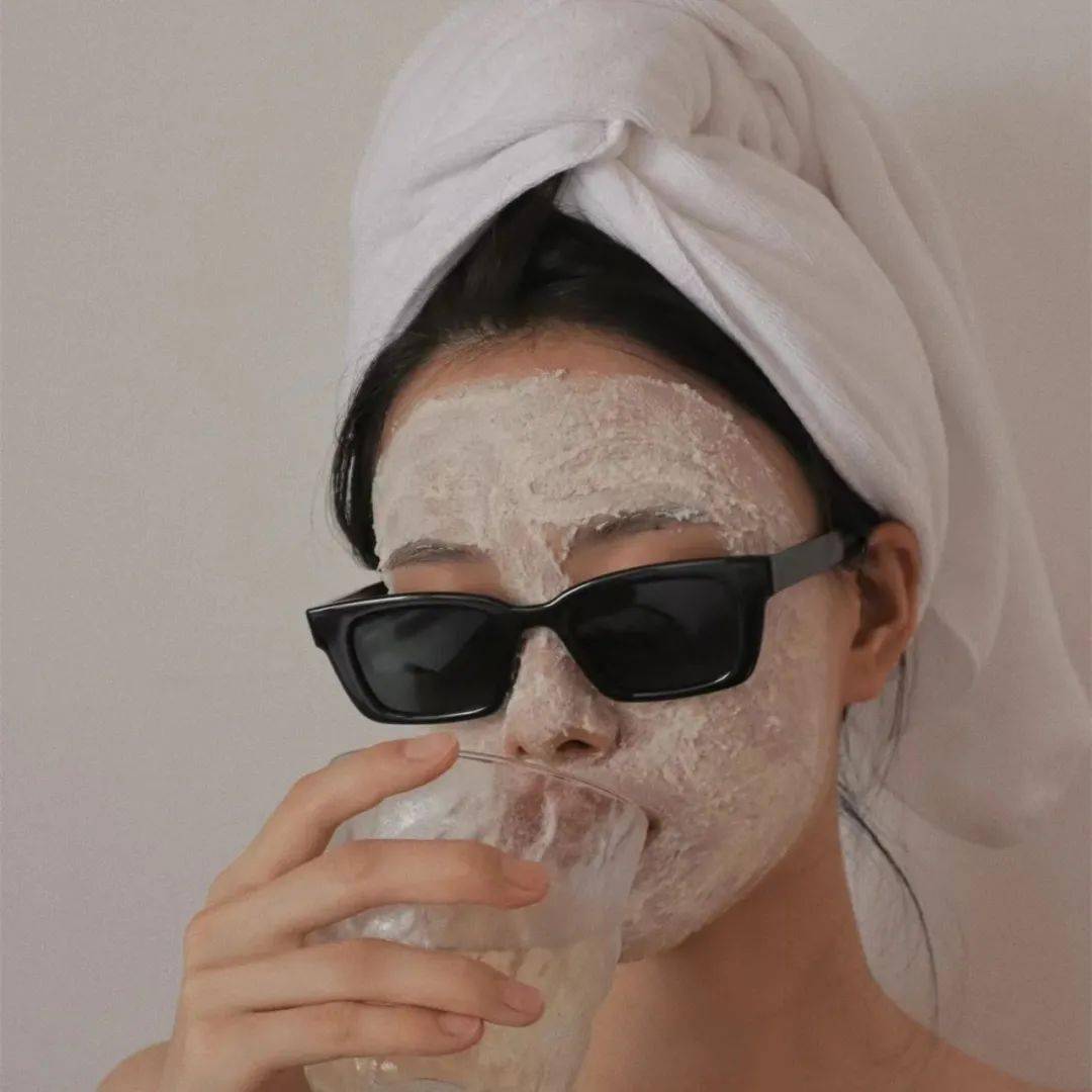 可爱沙雕女生戴墨镜头像