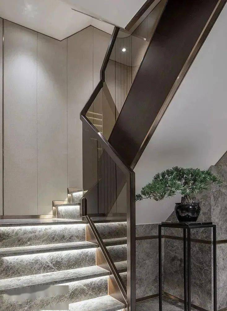 如何做出一个优质的大理石旋转楼梯?踢脚线都没有,叫什么石材楼梯?