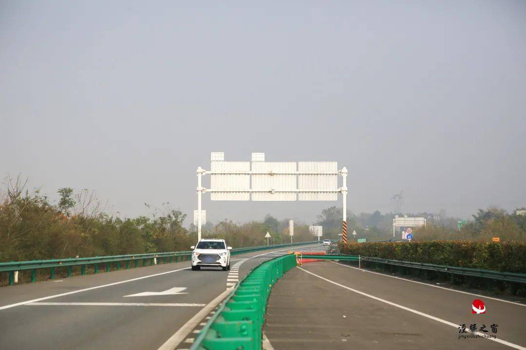 南陵家发服务区路牌指示牌基本完成芜湖市南陵县两边路灯隧道内部11月