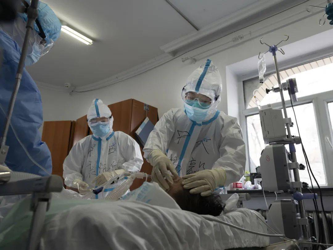 欢迎回家驰援大连抗疫英雄邱海波杨毅平安凯旋