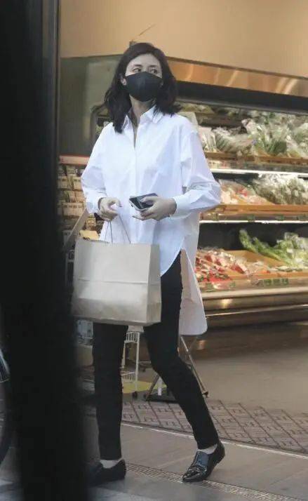 驼色 日本女星们的私下穿搭是什么样?