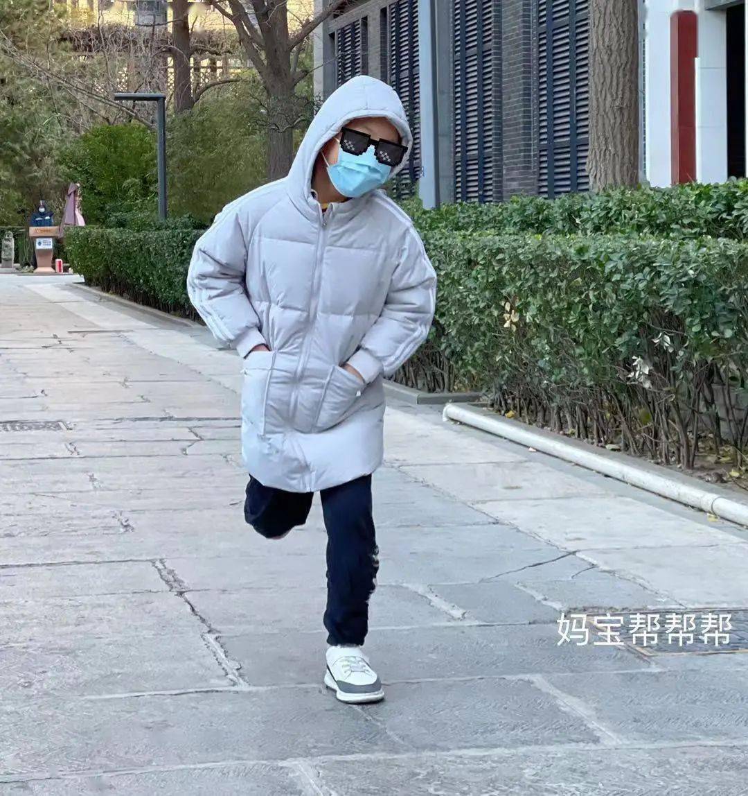 产品 99元给娃收中长款羽绒服，90%鸭绒，我先抢为敬！