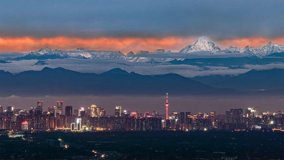 雪山|小雪丨在成都遥望雪山，这是成都人独有的浪漫