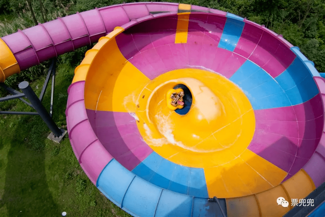 水世界有超级大喇叭,巨兽碗,大型海浪池,游泳池,百鸟归巢水寨,儿童