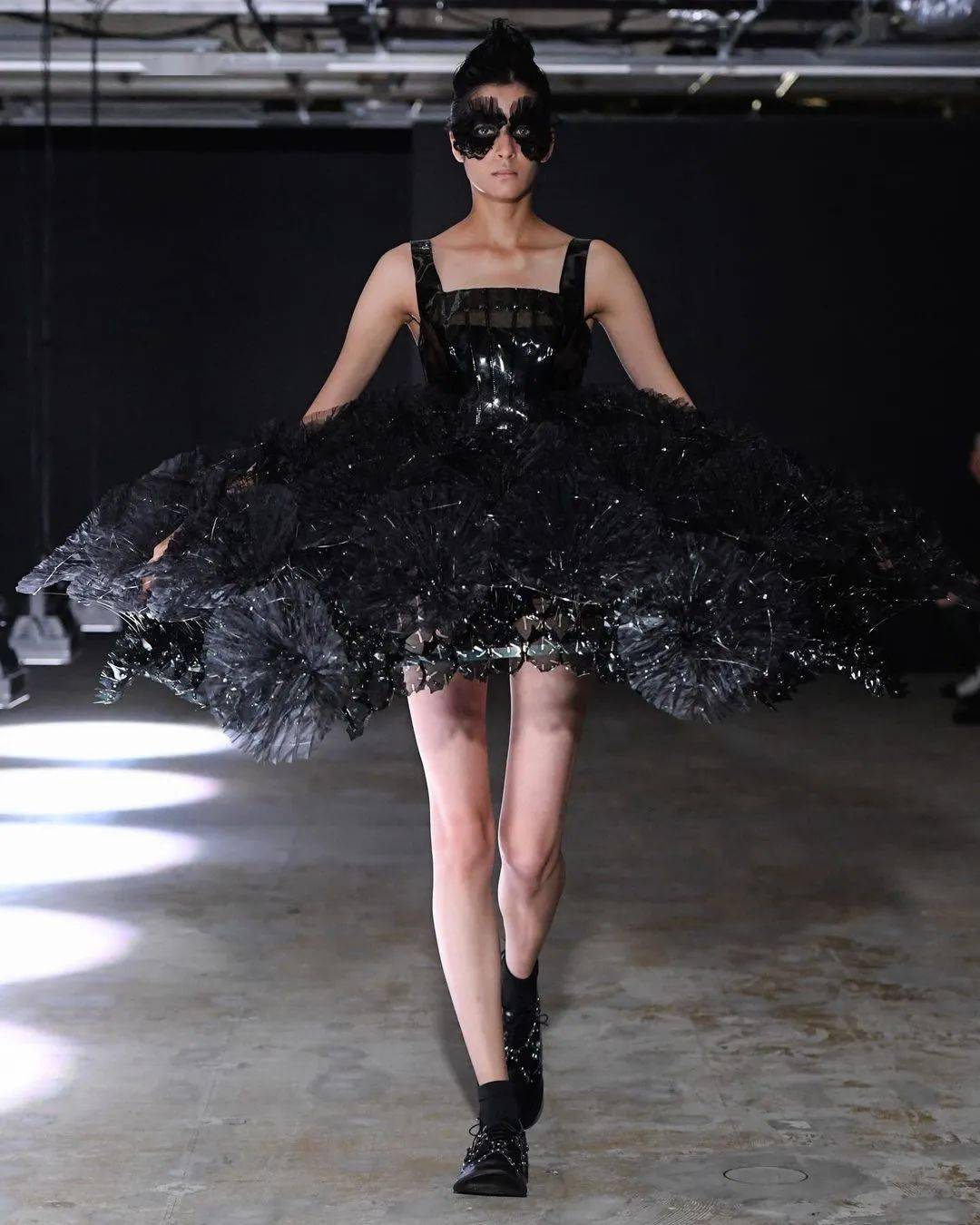 des 时尚教母——川久保玲的商业帝国 (中)