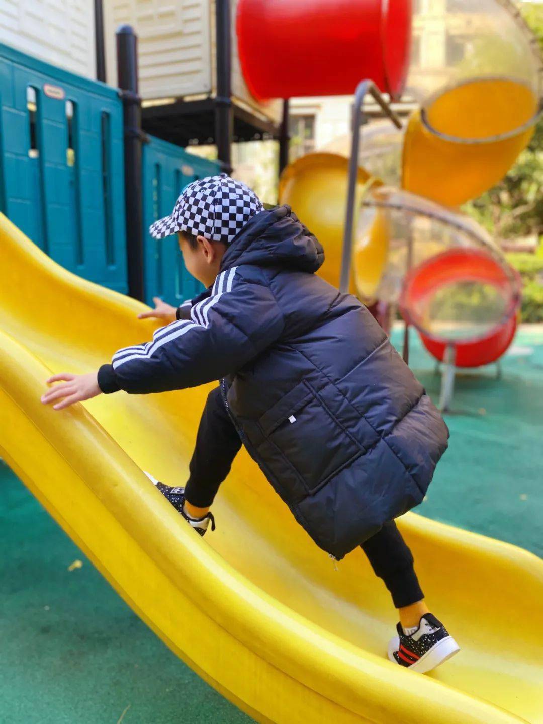 产品 99元给娃收中长款羽绒服，90%鸭绒，我先抢为敬！