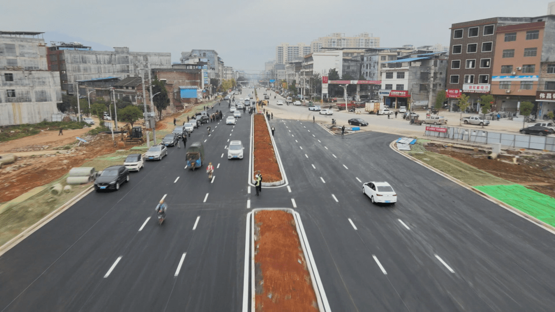 11月20日上午,位于蓝山县县城北区,连接余香路,东方大道的湘粤北路