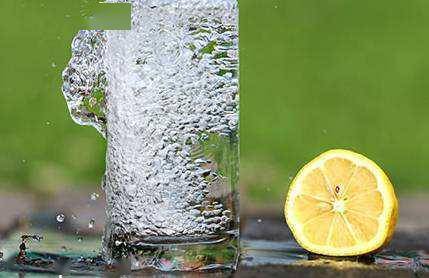 血液|喝水也有时间表 足量饮水你喝对了吗