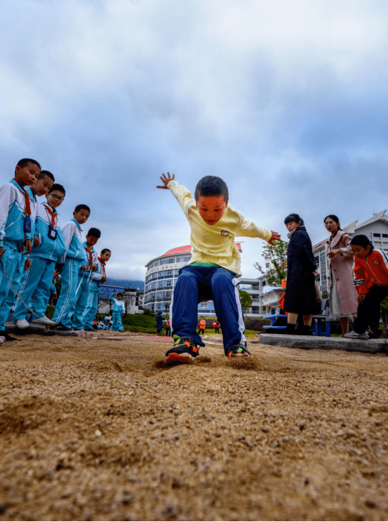 陽光少年 動感校園!實驗小學鼓樓校區舉辦體育節暨田徑運動會_鏡頭