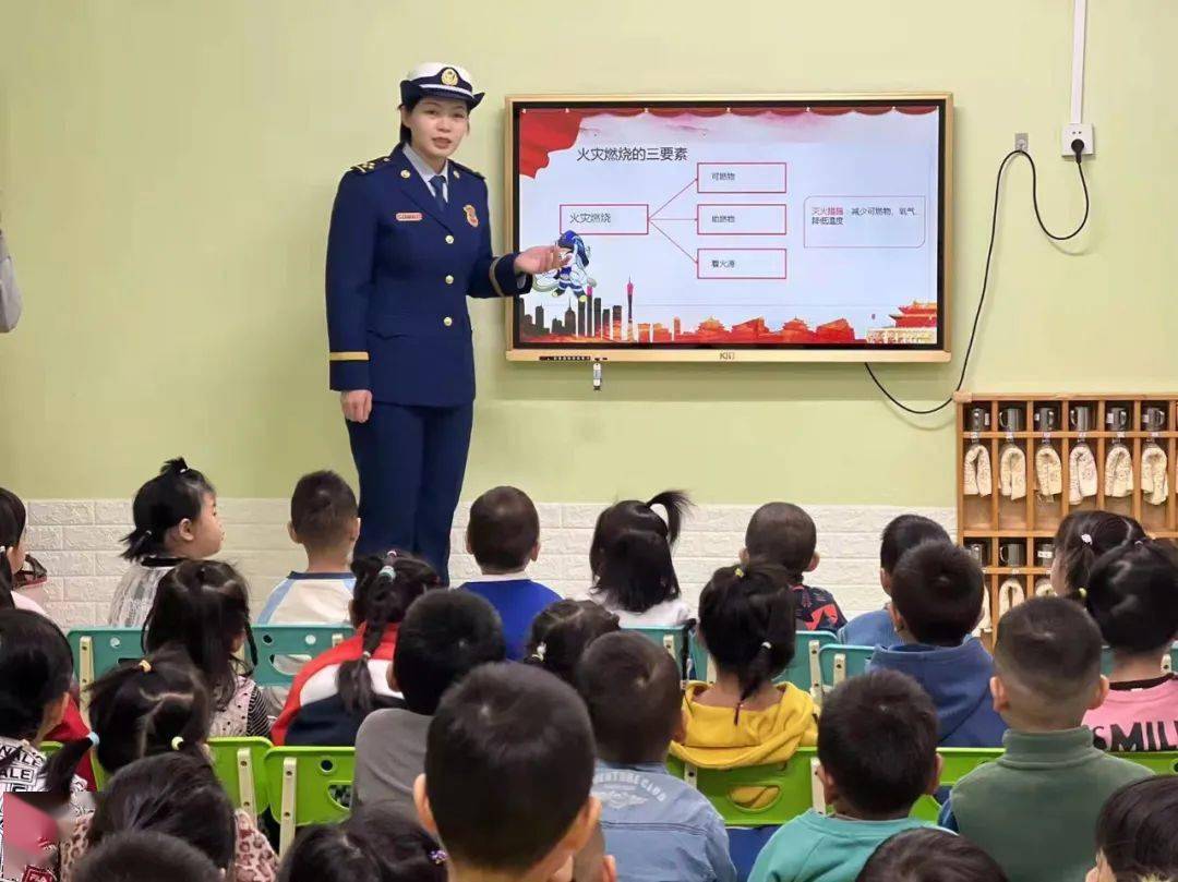 生命|119消防宣传月|锦州市消防救援支队太和大队组织幼儿园萌娃开展“生命通道体验”活动